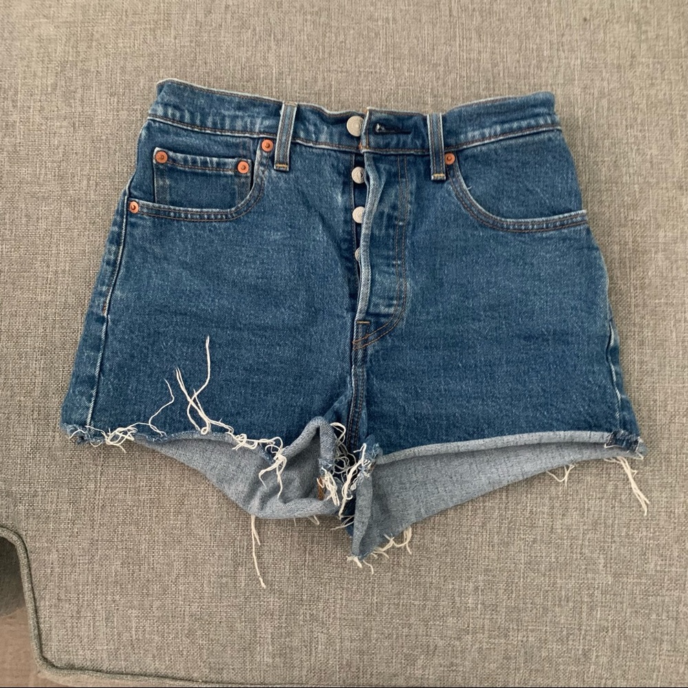 levi’s ribcage denim shorts in dark wash